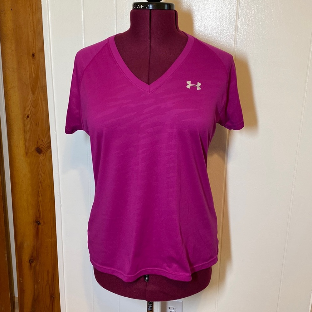 Under Armour Heat Gear fuchsia short sleeve semi-fitted workout top LARGE